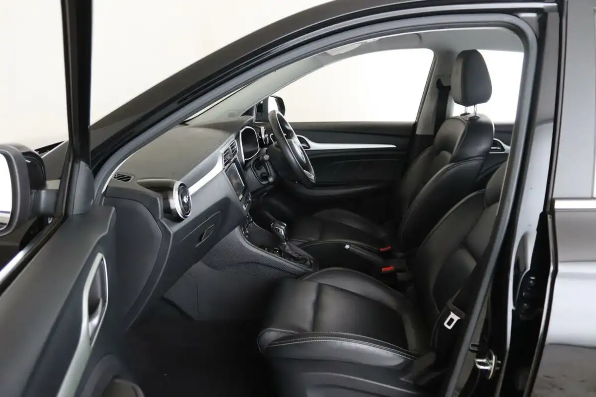 2019-mg-zs-suv-10t-gdi-exclusive-111ps-big-10
