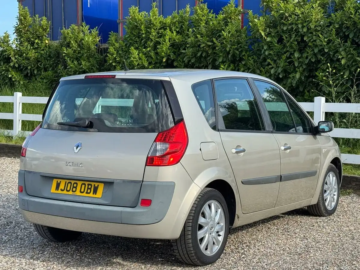 2008-renault-scenic-16-dynamique-big-21