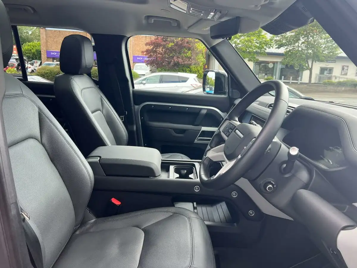 2024-land-rover-110-defender-30-d250-xs-edition-big-16