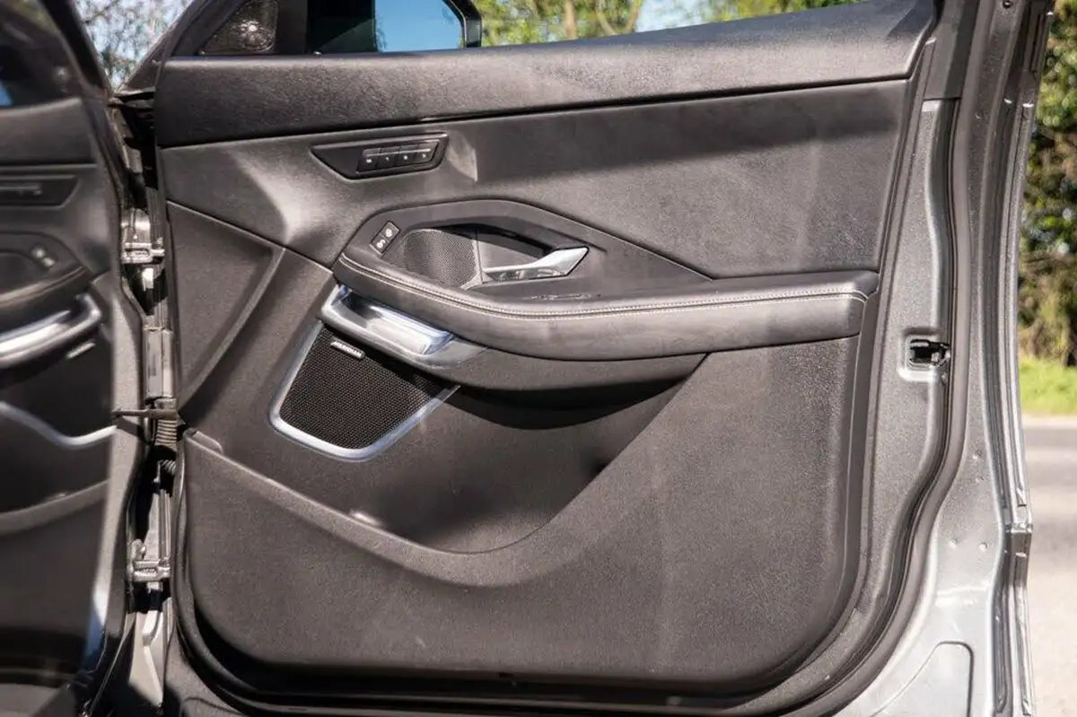 2019-jaguar-e-pace-20-i4d-r-dynamic-hse-180ps-big-26