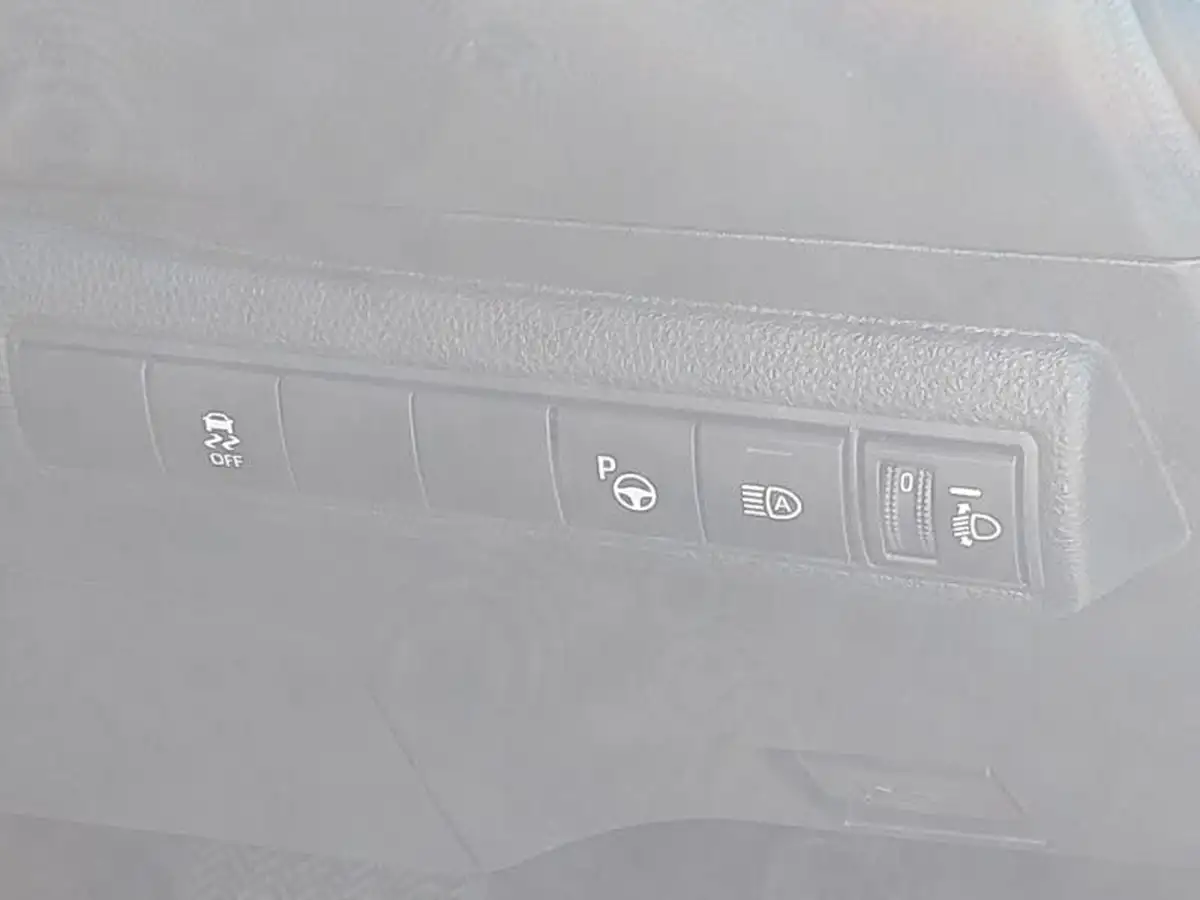 2022-toyota-corolla-20-vvt-i-icon-tech-hatchback-big-14