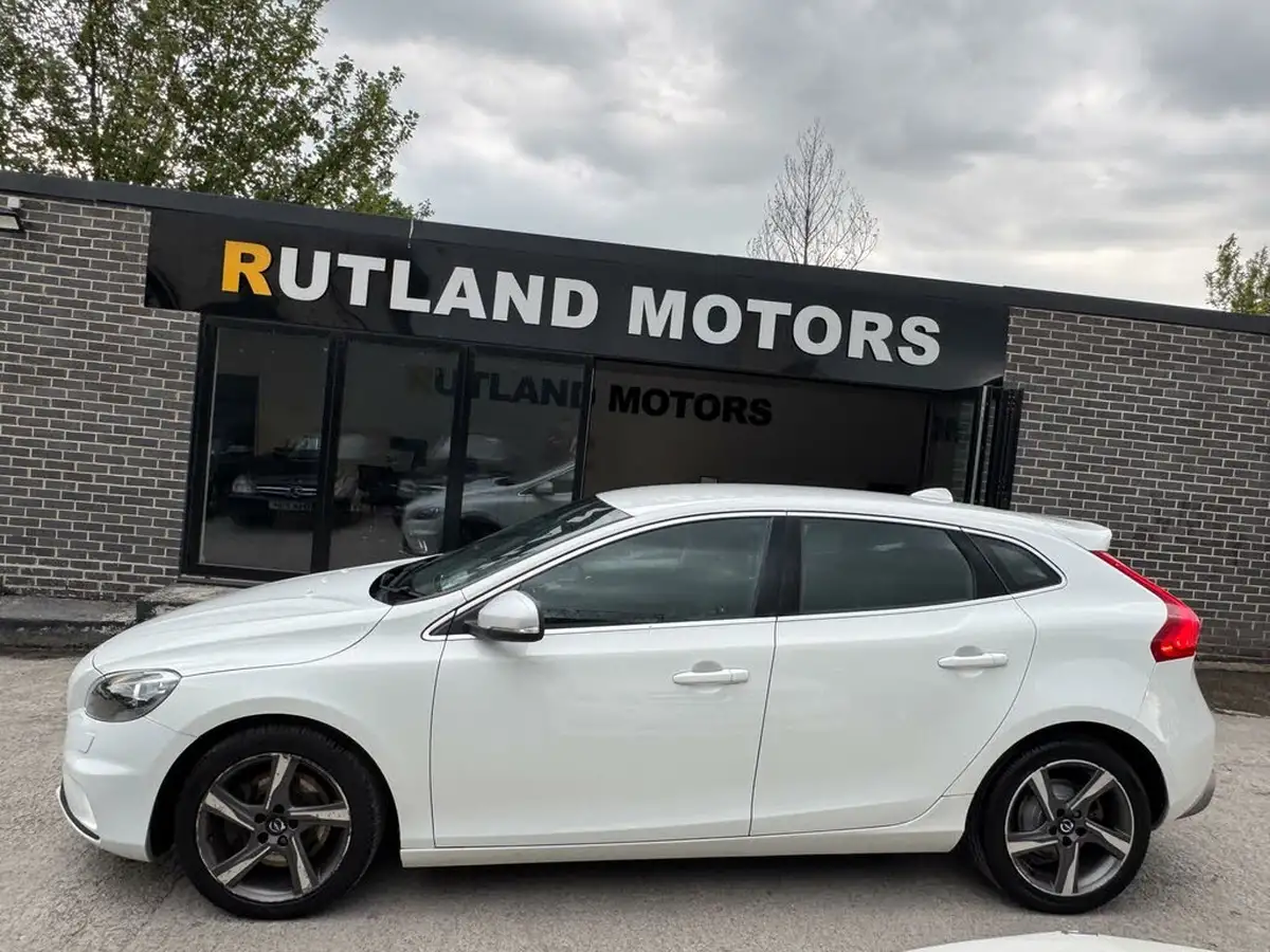 2016-volvo-v40-20td-d3-r-design-nav-big-13