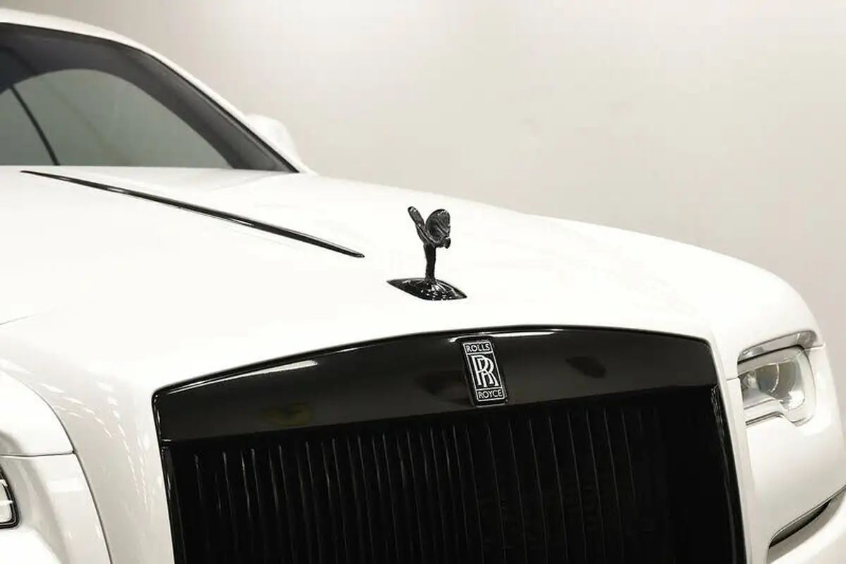 2017-rolls-royce-wraith-66-no-trim-big-35