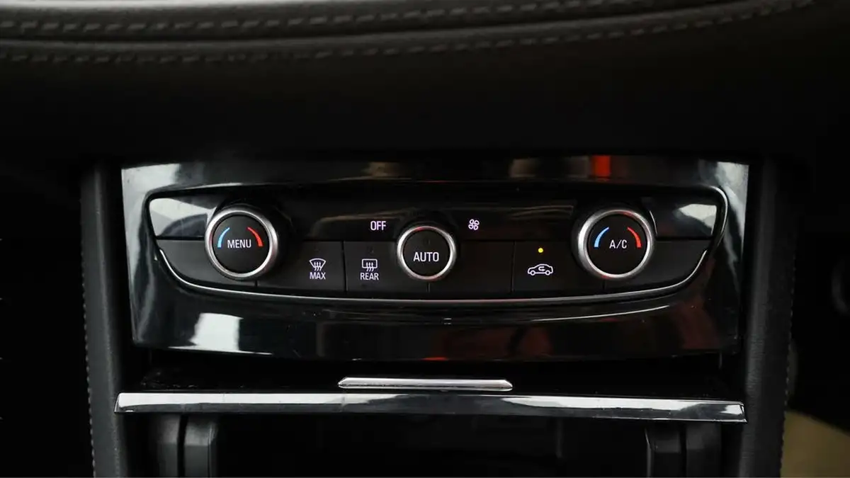 2019-vauxhall-grandland-x-15td-sport-nav-big-11