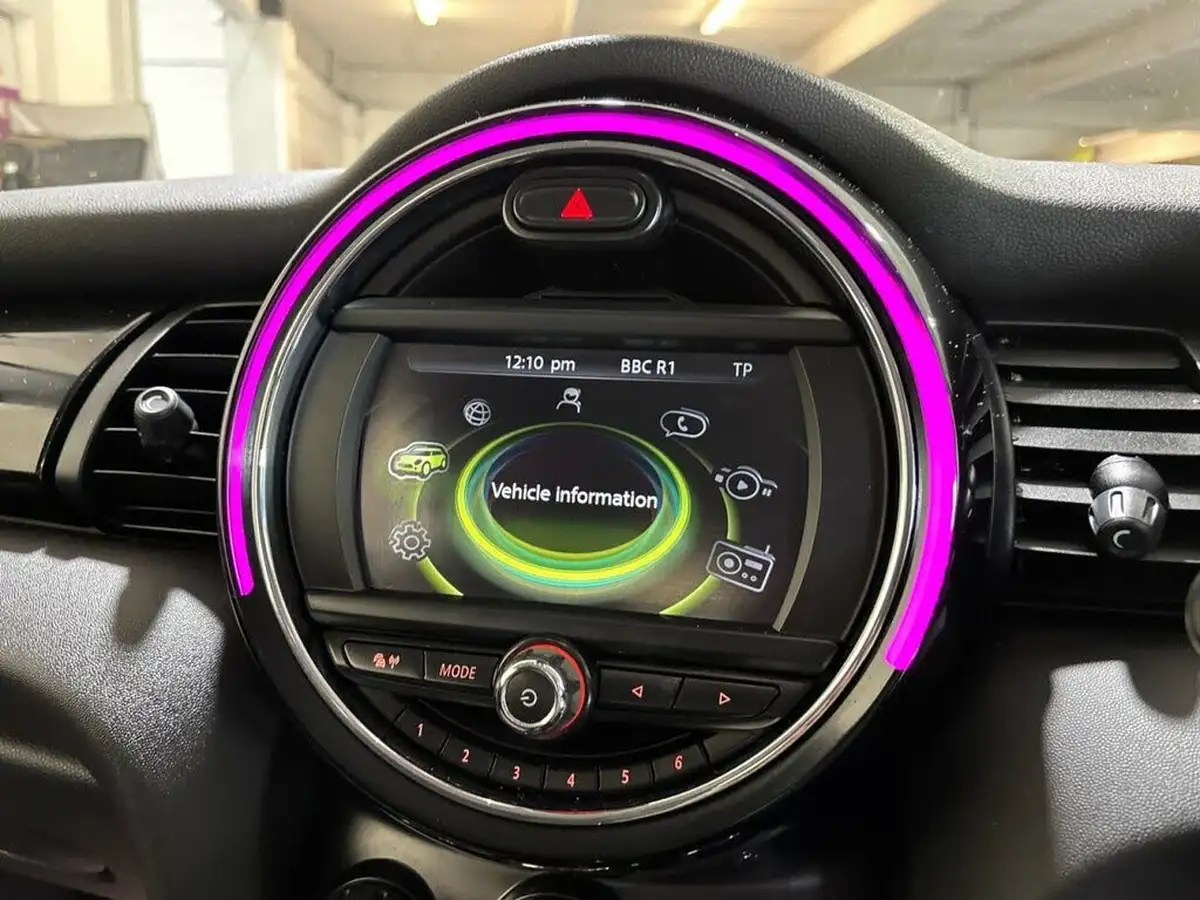 2015-mini-cooper-12-one-ss-5d-big-24