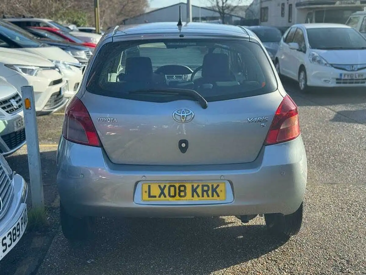 2008-toyota-yaris-13-t3-5d-mmt-big-9