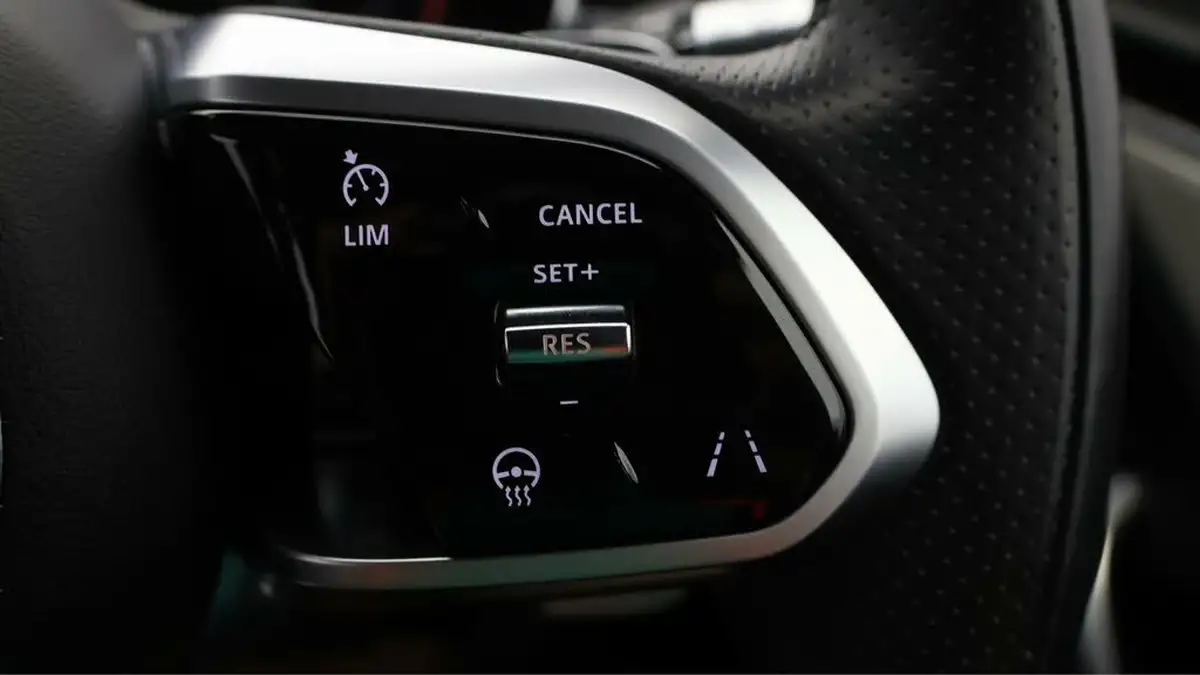 2021-jaguar-f-pace-20-d200-r-dynamic-se-mhev-big-23