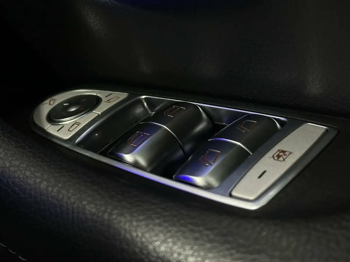 2020-mercedes-benz-e-class-20d-e300d-amg-line-edition-premium-plus-saloon-4d-big-19