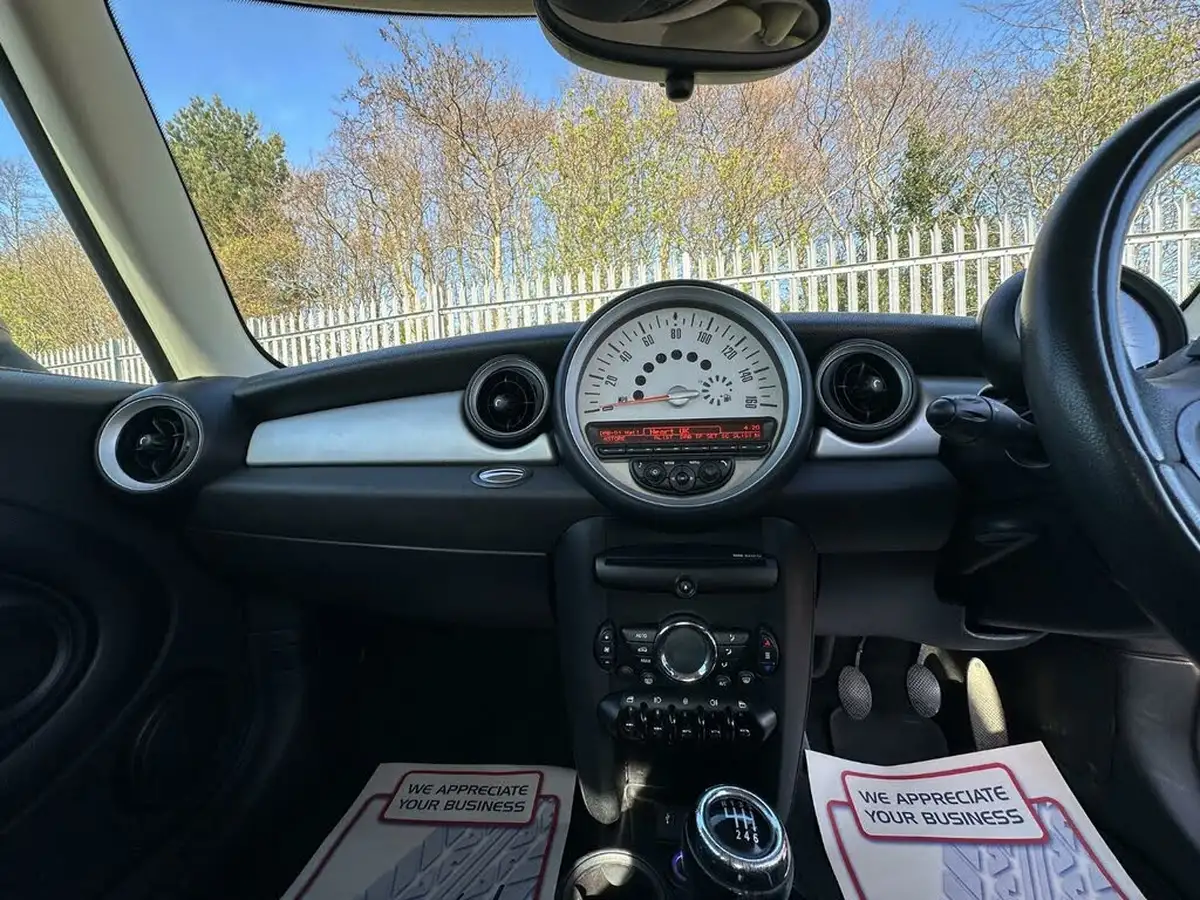 2012-mini-cooper-16-one-98bhp-hatchback-3d-big-22