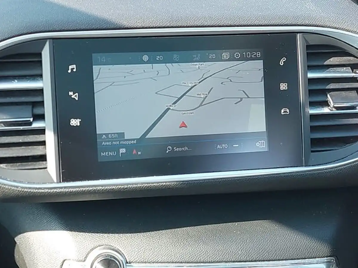 2019-peugeot-308-12-puretech-allure-130bhp-big-10