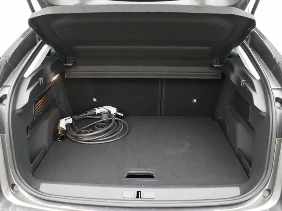 2022-citroen-c4-e-shine-big-14