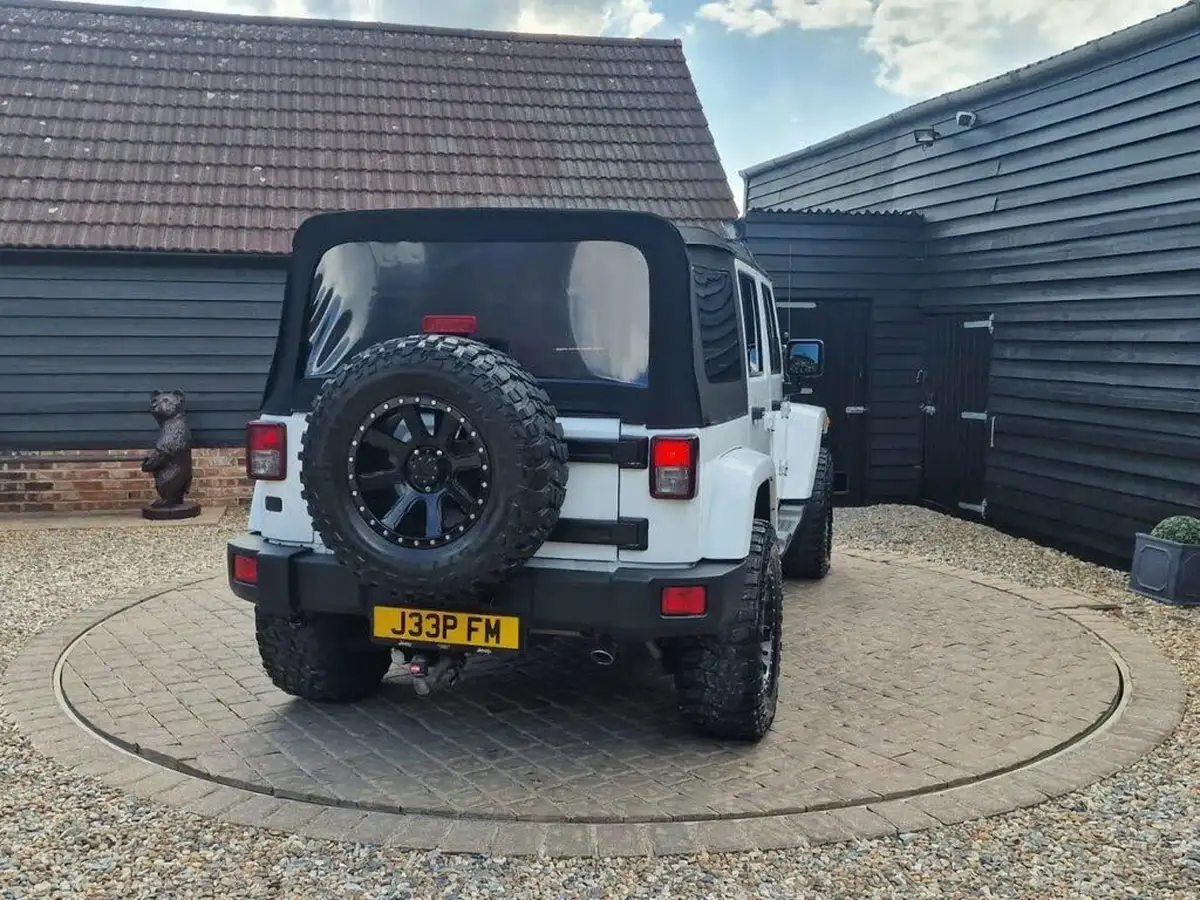 2014-jeep-wrangler-28crd-overland-unlimited-5d-big-35