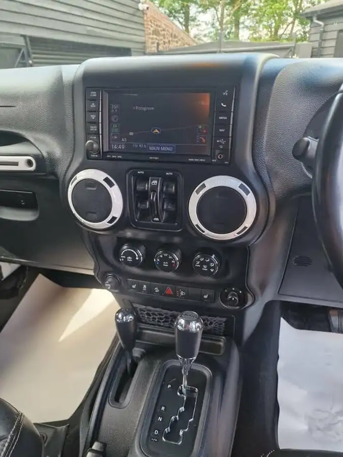 2014-jeep-wrangler-28crd-overland-unlimited-5d-big-11