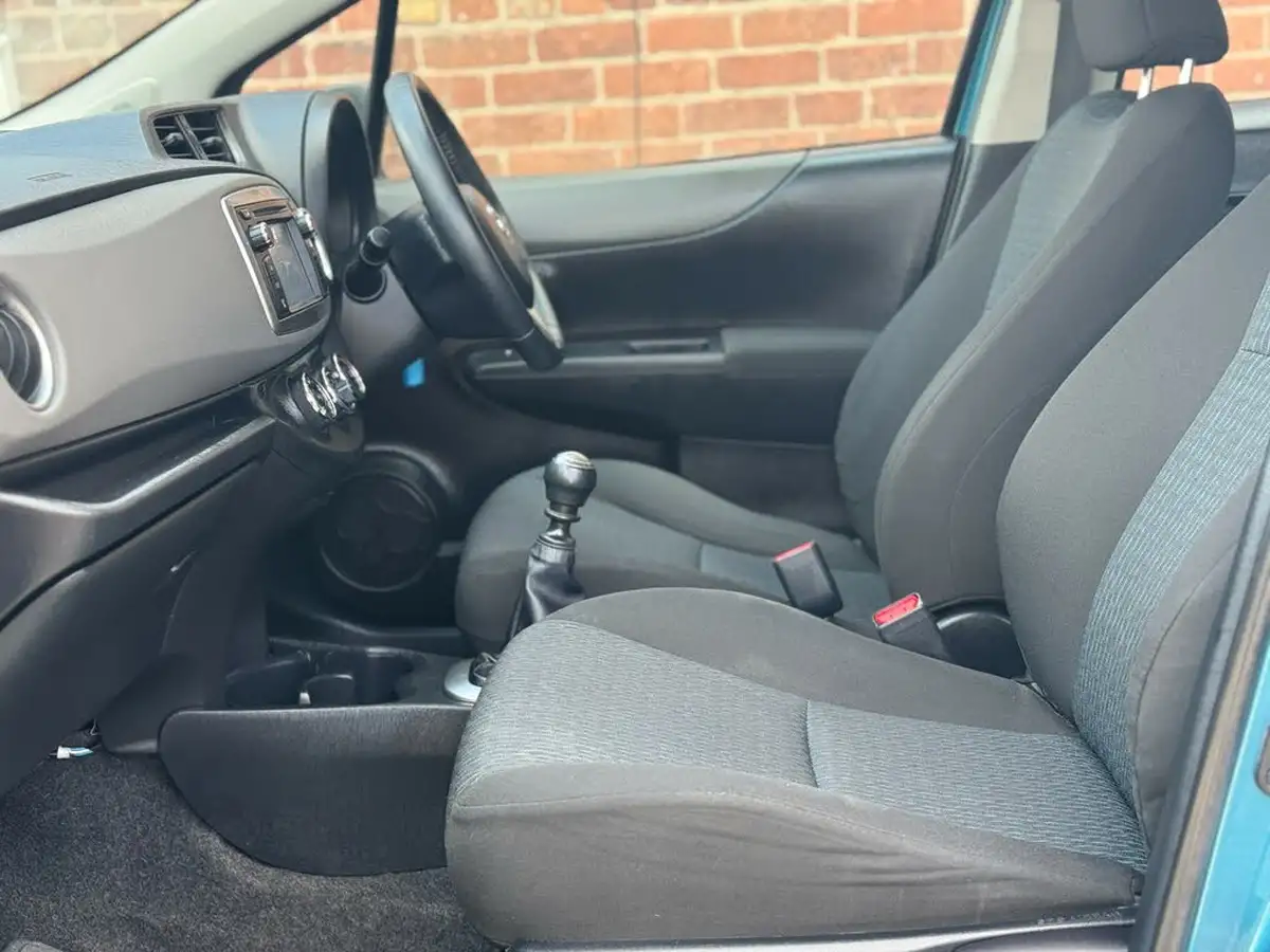 2012-toyota-yaris-133-tr-vvt-i-5d-big-34