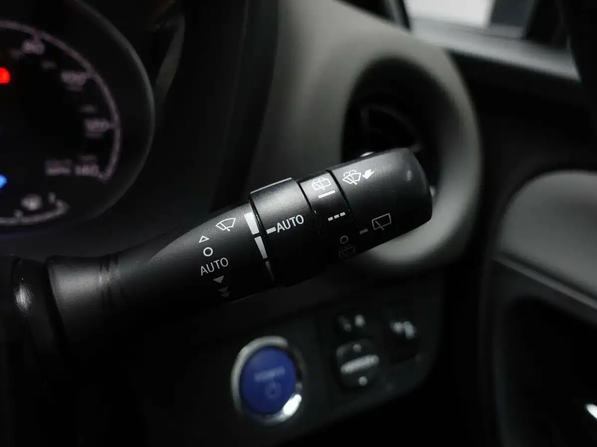 2019-toyota-yaris-15-vvt-i-icon-hybrid-big-29