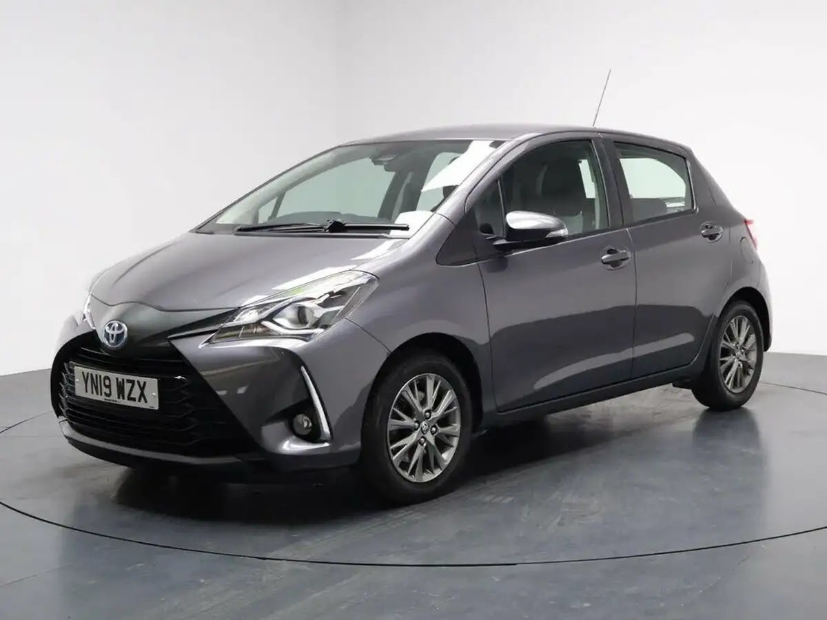 2019-toyota-yaris-15-vvt-i-icon-hybrid-big-5
