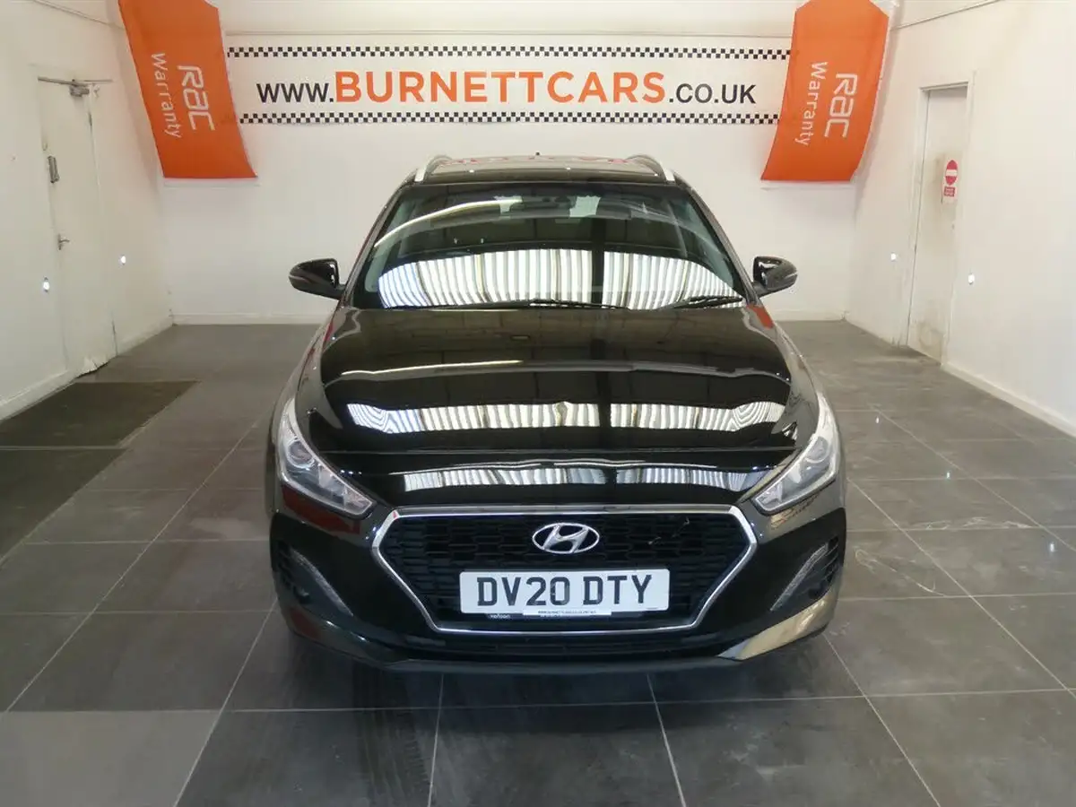 2020-hyundai-i30-16crdi-se-nav-115ps-tourer-big-3