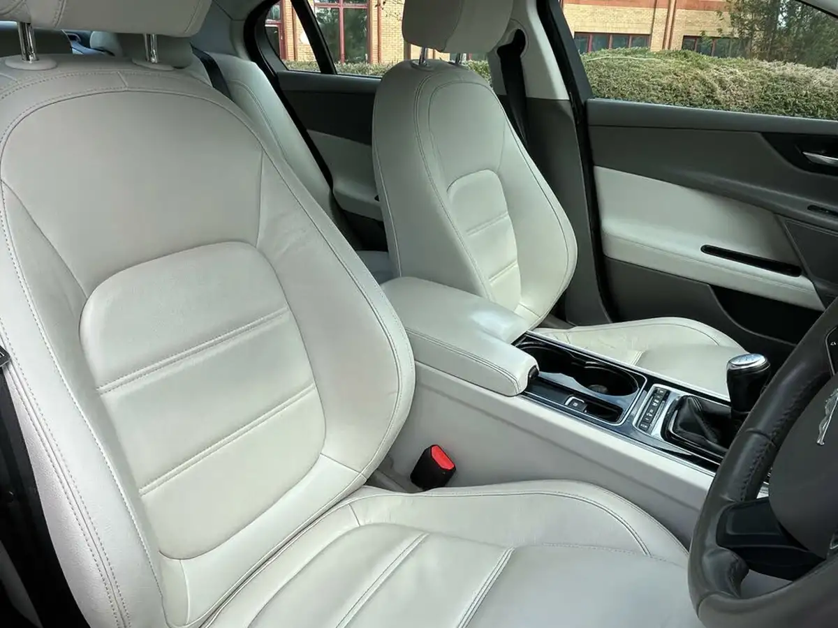 2016-jaguar-xe-20d-prestige-163ps-big-32