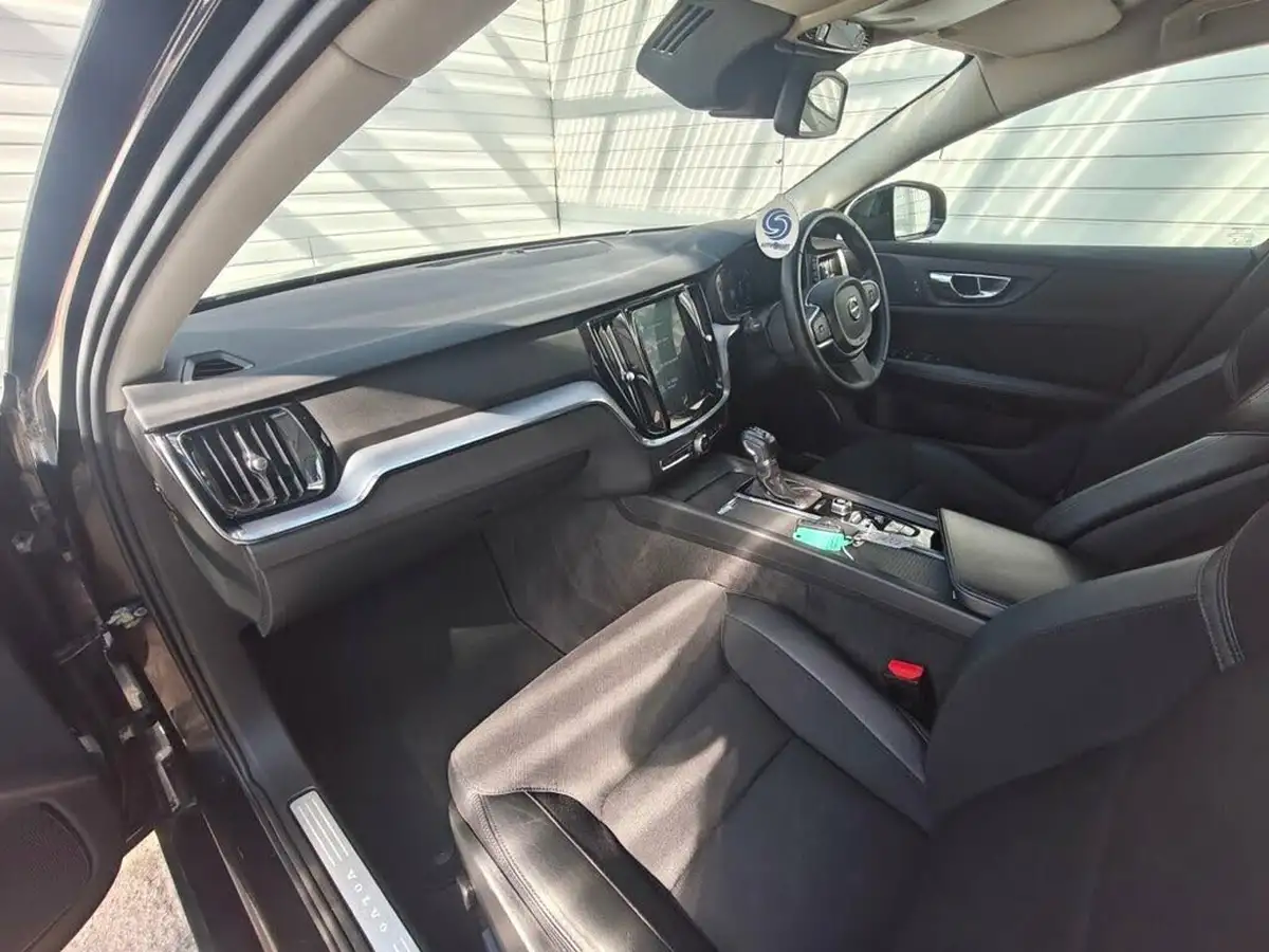 2018-volvo-v60-20td-d4-momentum-geartronic-big-48