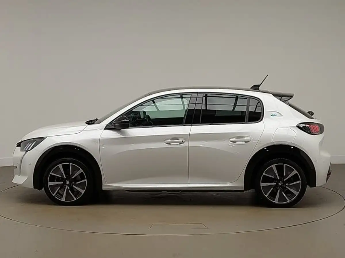 2021-peugeot-208-e-gt-premium-big-3