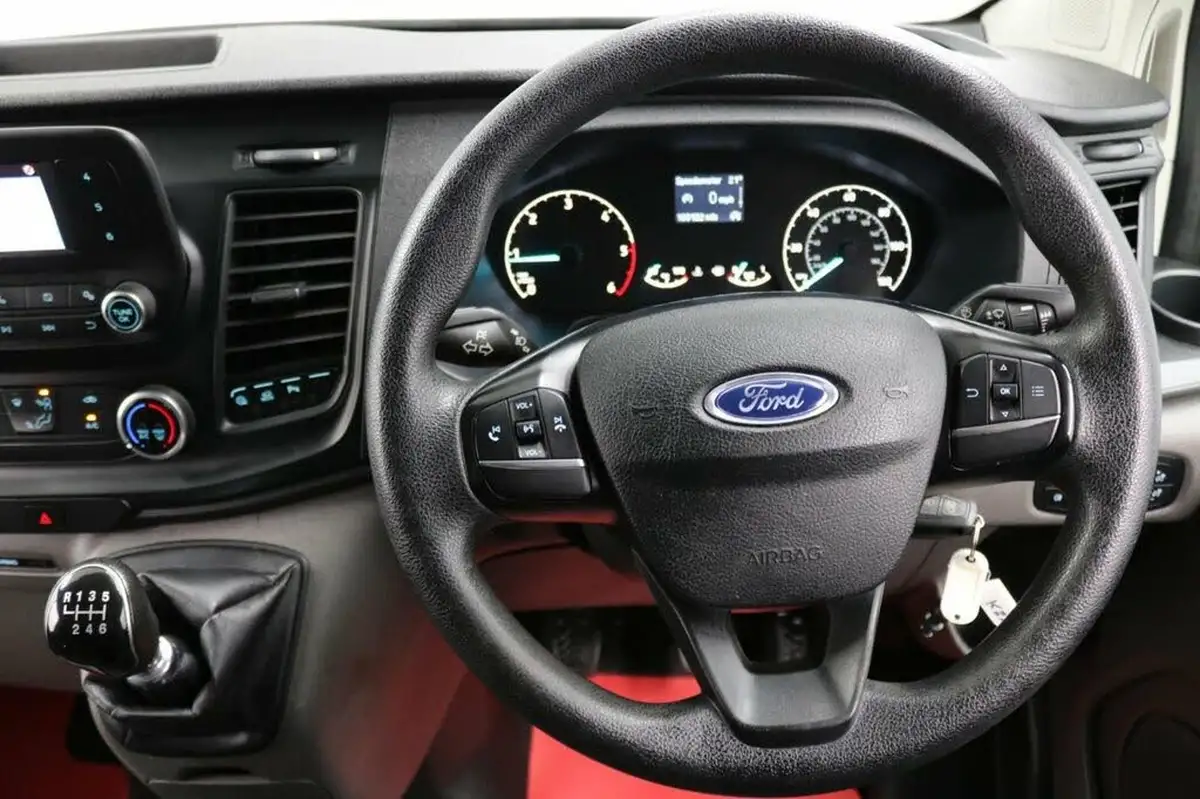 2020-ford-transit-custom-20tdci-280-l1h1-leader-105pseu6dt-panel-van-big-32