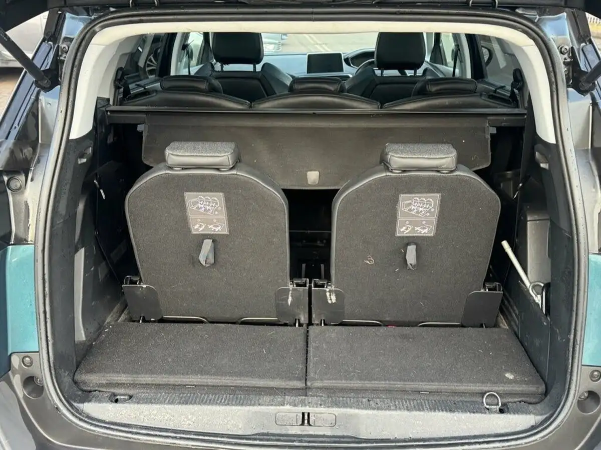 2017-peugeot-5008-suv-12-puretech-allure-eat6-big-17