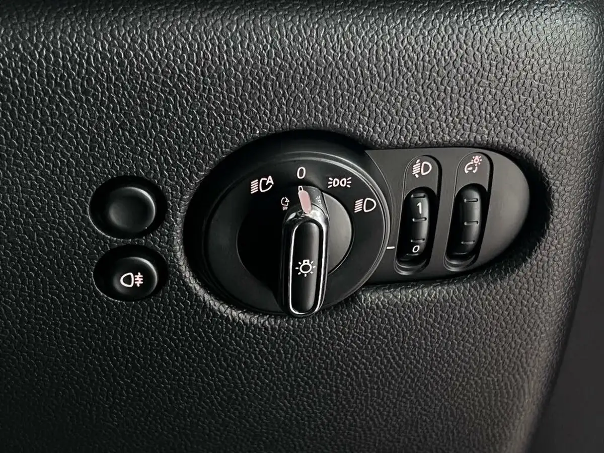 2021-mini-cooper-15-cooper-sport-hatchback-3d-big-35