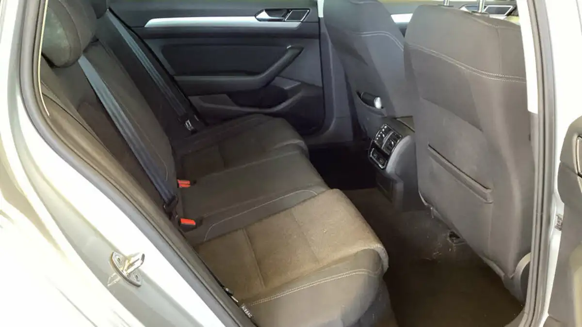 2019-volkswagen-passat-15-tsi-se-business-estate-5d-dsg-big-5