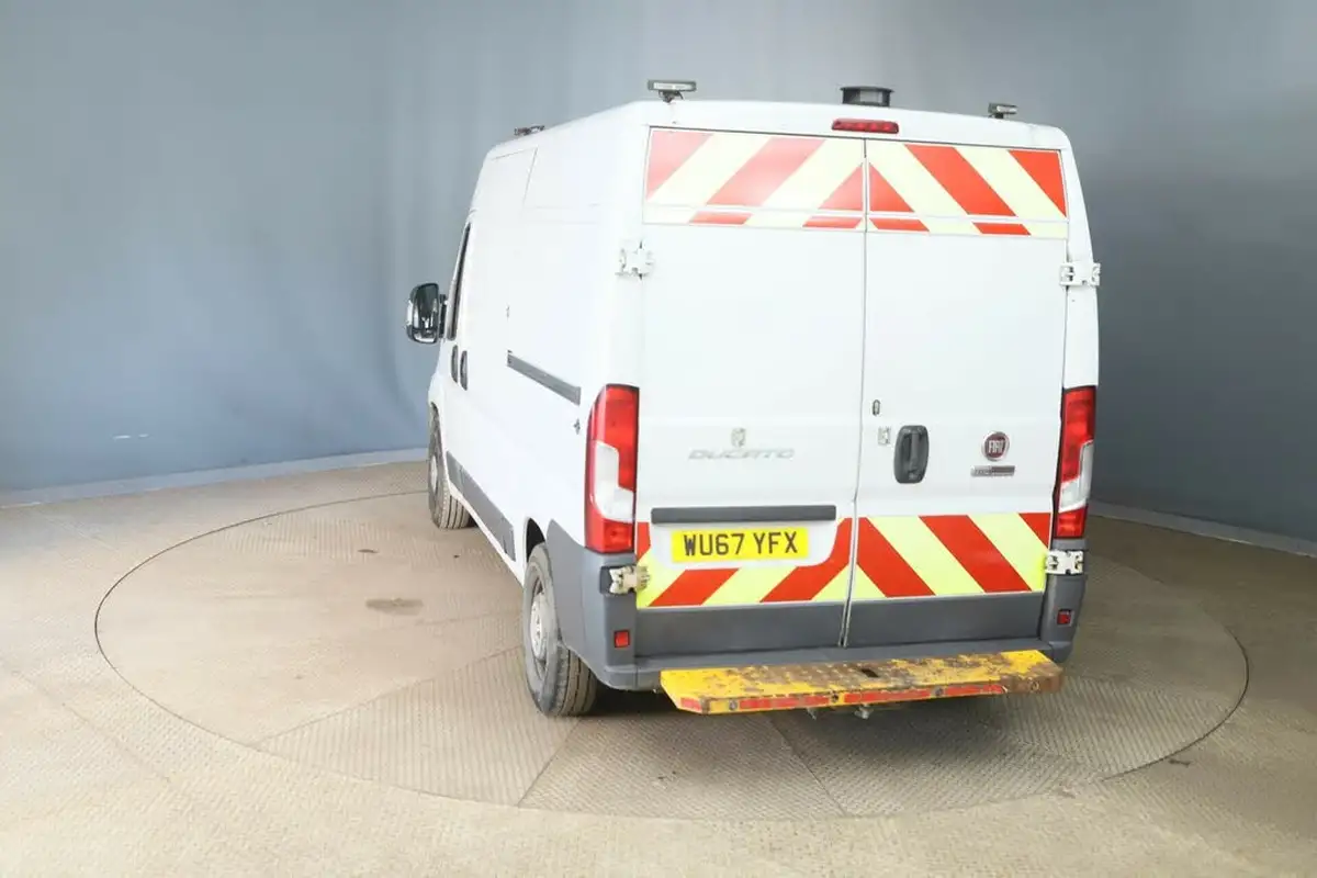 2017-fiat-ducato-20td-35-lh2-panel-big-3