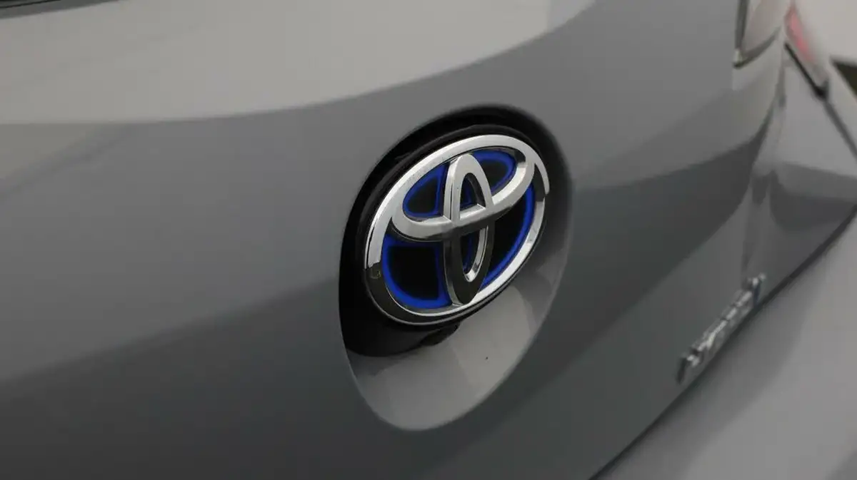 2022-toyota-corolla-18-vvt-i-icon-120bhp-trk-hatchback-5d-big-19
