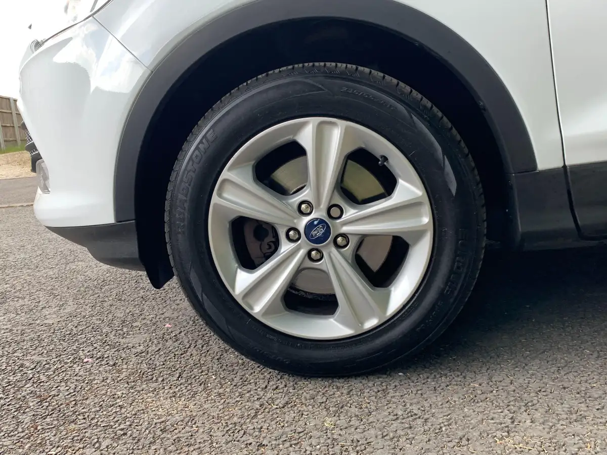 2013-ford-kuga-20tdci-zetec-big-32