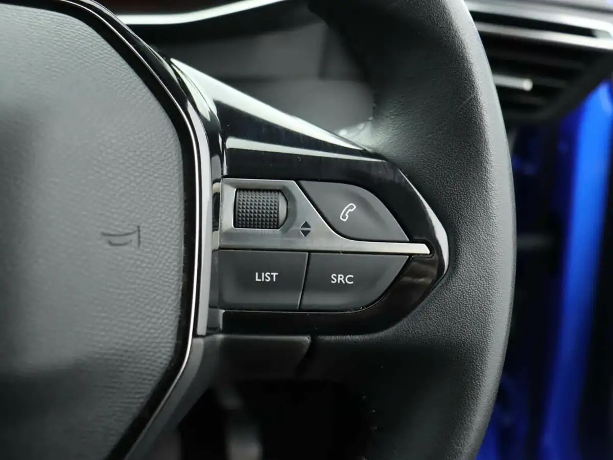2020-peugeot-208-12-puretech-allure-100bhp-big-26