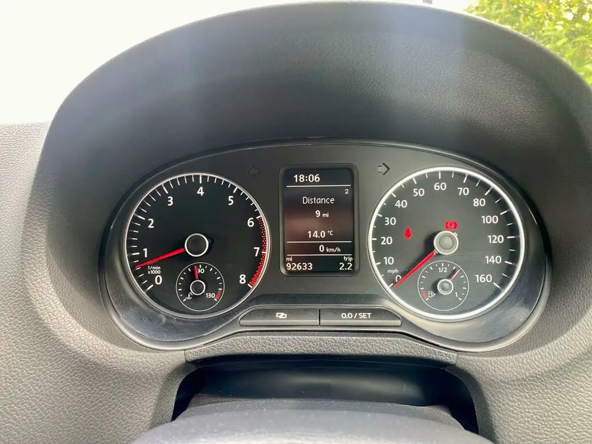 2013-volkswagen-polo-14-bluegt-3d-big-75