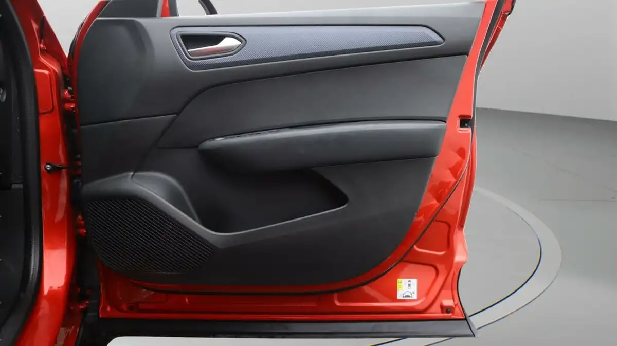 2022-renault-arkana-16-iconic-big-15