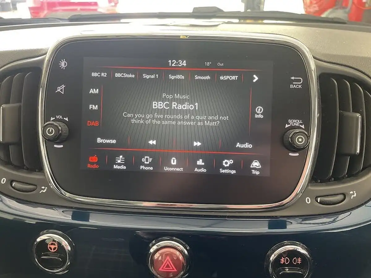 2016-fiat-500-12-lounge-dualogic-big-14