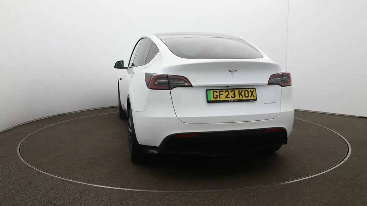 2023-tesla-model-y-e-long-range-big-57