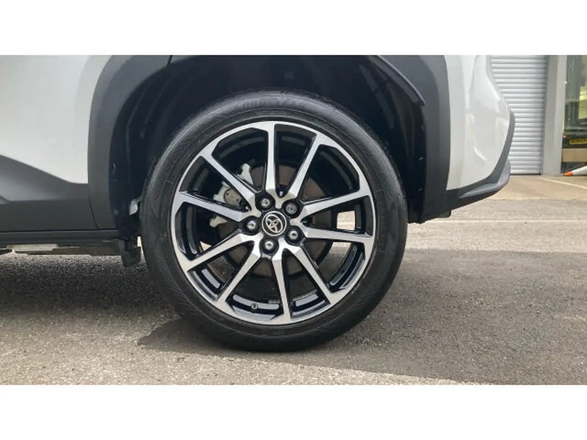 2024-toyota-yaris-cross-15-vvt-i-gr-sport-114bhp-big-17