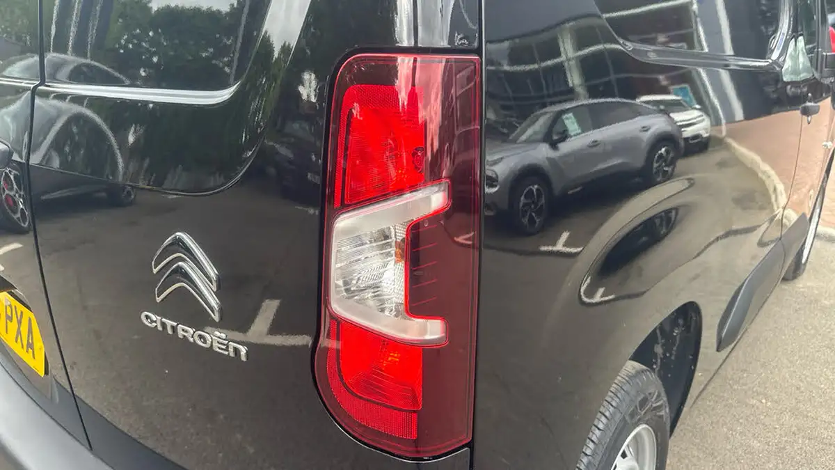 2024-citroen-berlingo-15-bluehdi-650-enterprise-edition-big-44