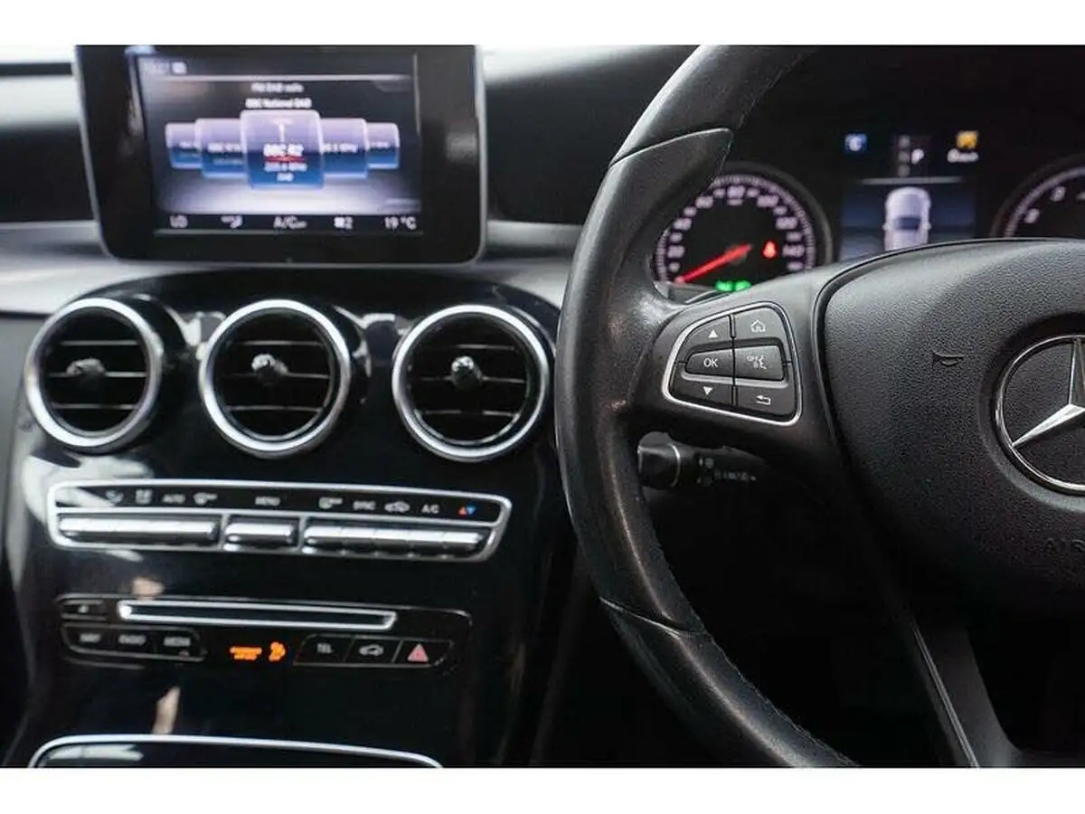 2017-mercedes-benz-c-class-20-c200-se-saloon-4d-9g-tronic-plus-big-31