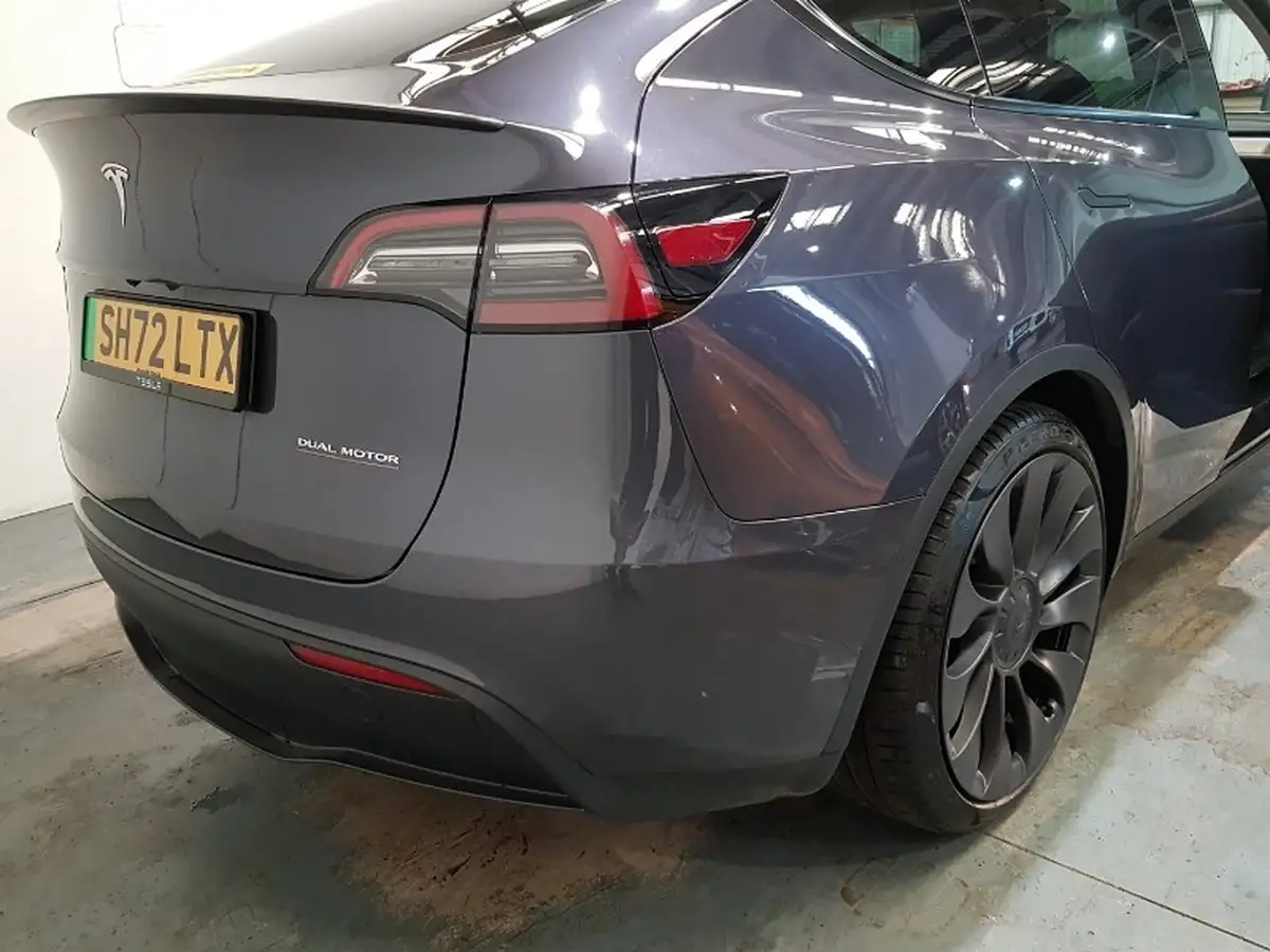 2022-tesla-model-y-e-performance-big-18