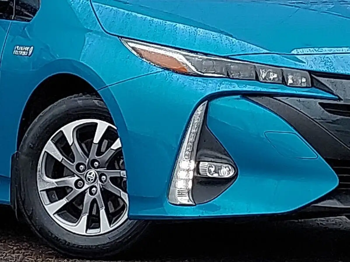 2019-toyota-prius-big-8