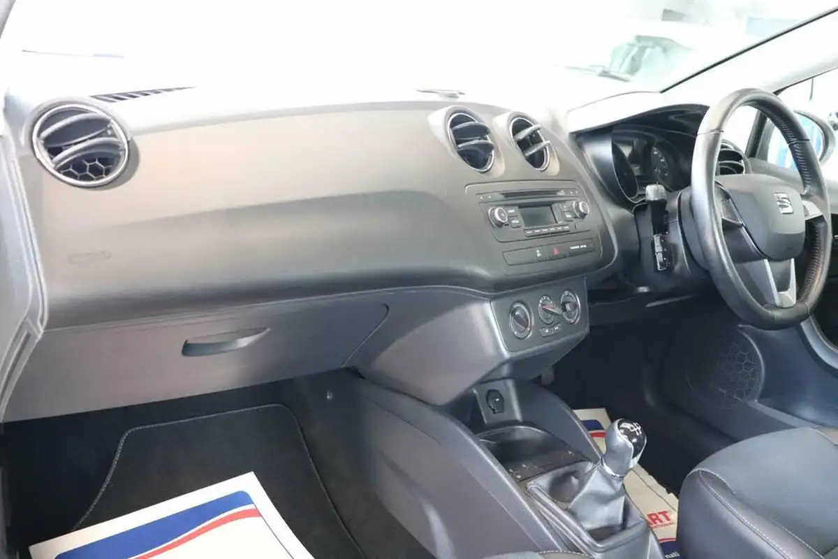2015-seat-ibiza-12-i-tech-hatchback-5d-big-29
