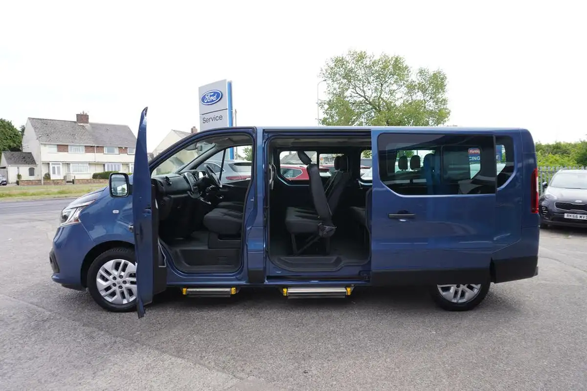 2020-renault-trafic-passenger-20dci-ll30-170-sport-nav-big-29
