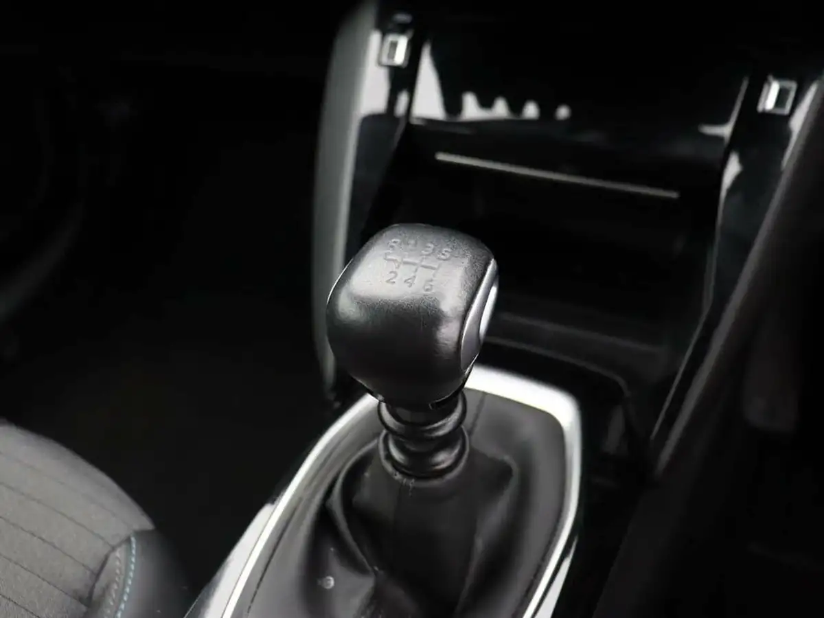 2022-peugeot-208-15-bluehdi-allure-premium-big-28