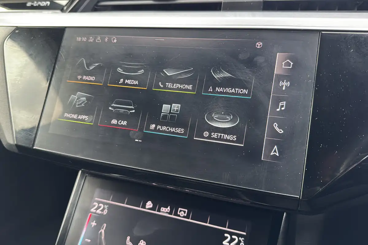 2020-audi-e-tron-55e-s-line-sportback-big-49