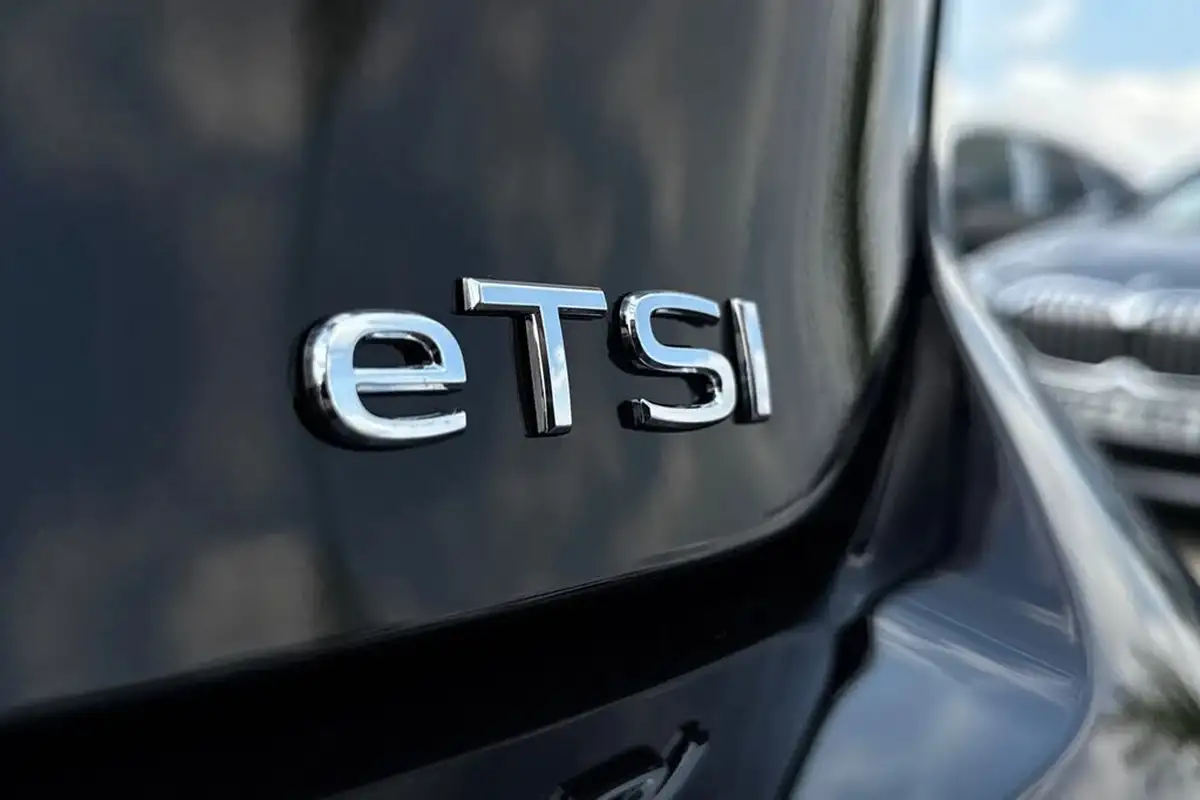 2025-volkswagen-golf-15-etsi-match-big-26