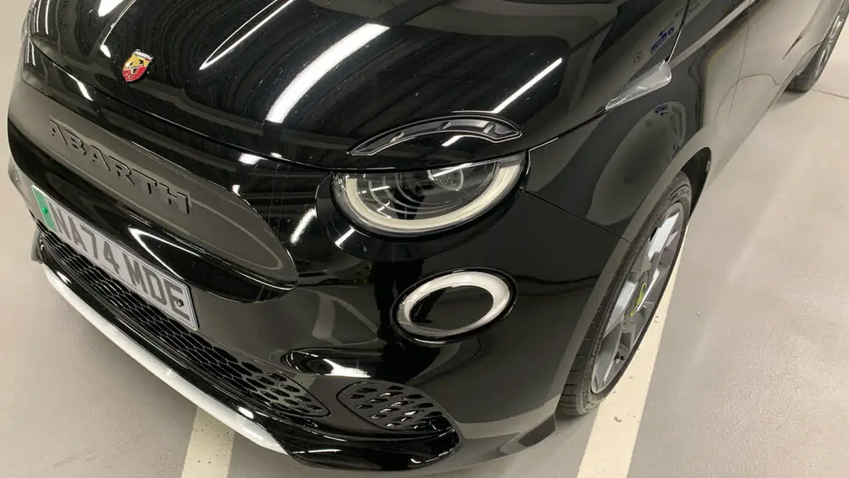 2024-abarth-500-e-500e-big-46