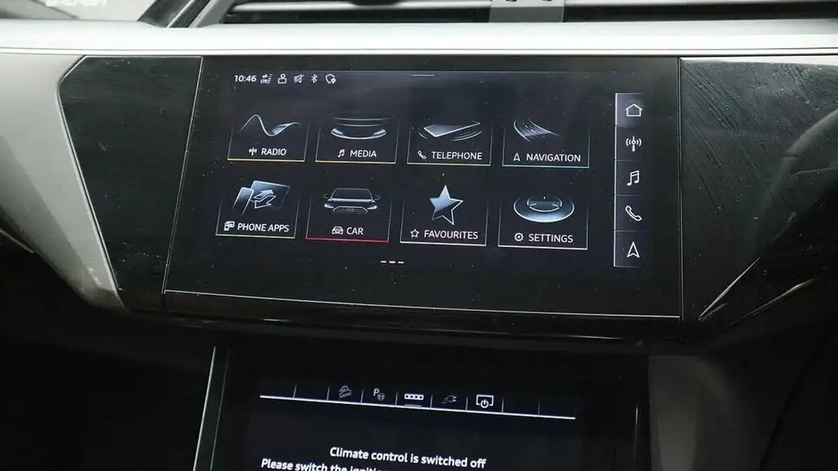 2022-audi-e-tron-50e-technik-sportback-big-8