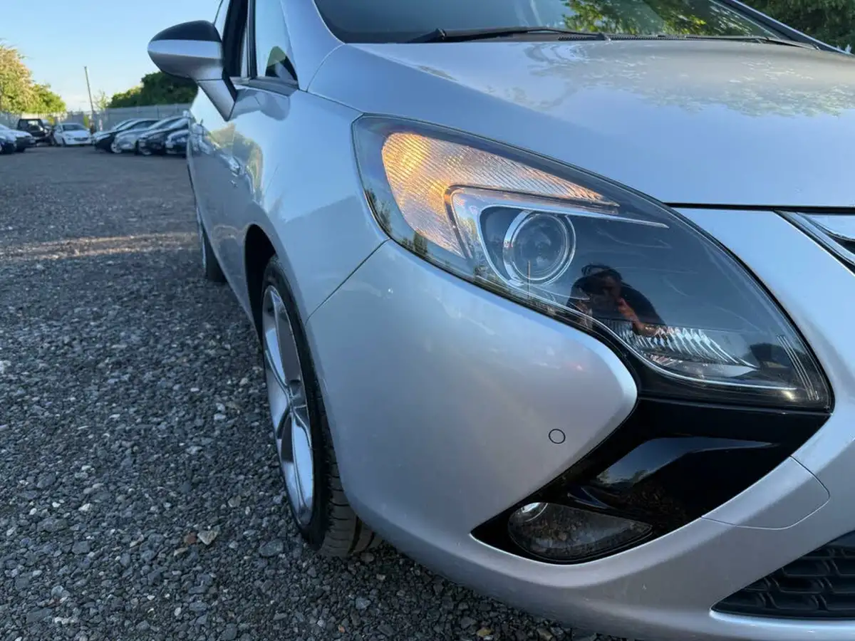 2012-vauxhall-zafira-tourer-20cdti-sri-big-38