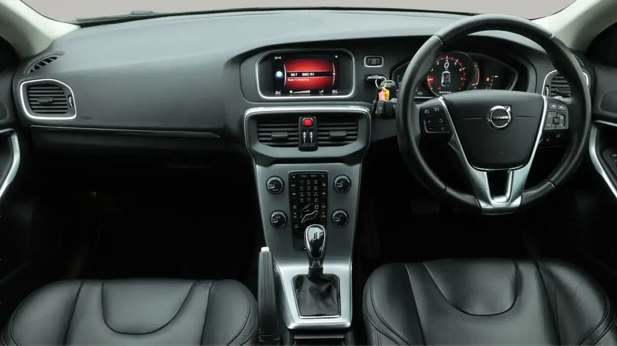 2018-volvo-v40-15-t3-inscription-big-13